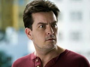 Неизвестные продолжают скидывать со скалы "Мерседесы" Чарли Шина