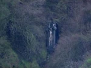 Второй автомобиль Чарли Шина сбросили со скалы