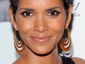 Холли Берри вольется в «Улей» от режиссера «Машиниста»