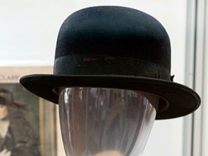 Котелок Чарли Чаплина продали на аукционе