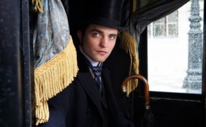 Роберт Паттинсон и в "Милом друге" остался вампиром