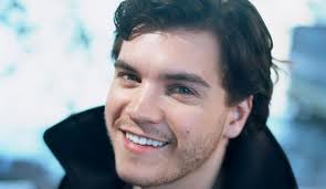 Эмиль Хирш и Пирс Броснан сыграют в экранизации романа Ника Хорнби