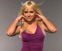 Анна Фарис исполнит заглавную роль в комедийной драме «Мисс Стивенс»