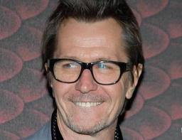 Гэри Олдман снимет фильм с Бенедиктом Камбербэтчем и Рэйфом Файнсом