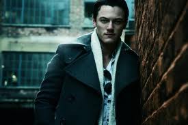 Люк Эванс сыграет Дракулу