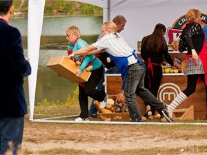 Участник "МастерШеф" устроил на съемках драку