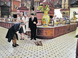 Гастроном №1: колонны из пенопласта и фальшивая колбаса