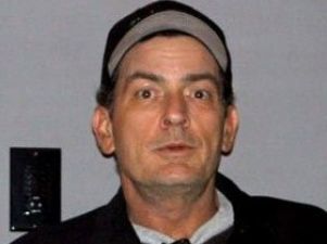 Чарли Шина вновь пригласили на ТВ