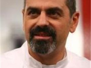 «Адский» повар взял к себе на работу участников проекта