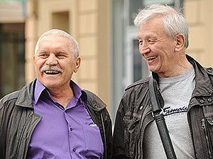 «Взрослые люди» ищут работу