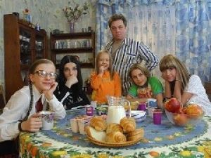 Папины дочки покажут внучек