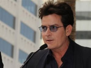 Сериал "Два с половиной человека" закрыли из-за Чарли Шина