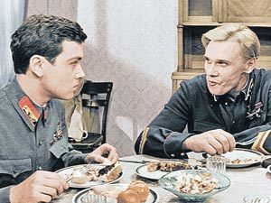 Тайна фильма «Офицеры»: Красные революционные шаровары были синими!