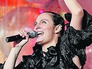 Ваенга выходит на битву с попсой