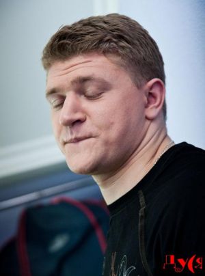 Суперфиналистов "Х-фактора" Алексея Кузнецова и Марию Рак прижали к стенке