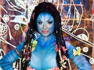 На съемках новогоднего огонька Лорак превратилась в синего монстра