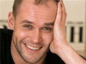 Глухаря наманикюрили