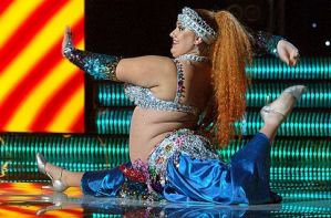 Одесситка весом под 100 кг учит танцевать стриптизерш и претендует на победу в шоу «Минута славы»