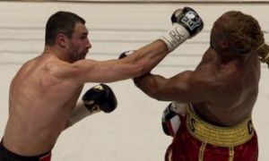 Кличко побив Бріггса, але не звалив. ВІДЕО