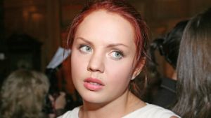 Суд рассмотрит иск к "Первому каналу" из-за песни МакSим