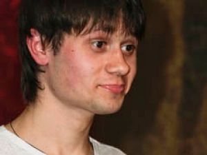 Победитель "Евровидения-2009" Александр Рыбак разбил свою скрипку