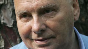 Медведев и Путин поздравили с 80-летием телеведущего Виталия Вульфа