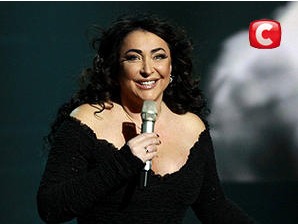 Лолита эффектно проскользила по выходу «Звездного ринга»