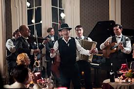 Константин Хабенский запел романсы в сериале "Петр Лещенко"