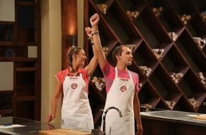 "МастерШеф-3": участники готовили, скованные наручниками