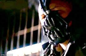 Напавший на зрителей "Темного рыцаря 2" был в маске Бейна