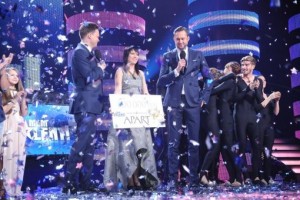 На талант-шоу опять победила художница, рисующая песком