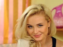 Полина Гагарина устроила истерику на шоу "Две звезды" 