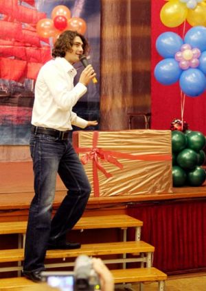 Ведущий «Русского Радио» подарил детям праздник