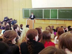 Медведев обнаружил в России перебор государственных телеканалов