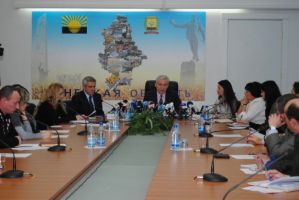 „До кінця 2011 року планується запуск цифрових передавачів у чотирьох мультиплексах”, – заявив Володимир Манжосов на нараді у Донецьку