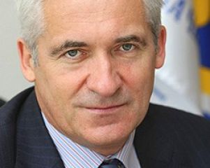 В.Манжосов: “Независимое от власти телевидение сразу создать не удастся”