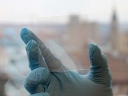 Создан "небьющийся" экран для смартфонов 