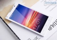 Uniscope US528 - стильный фаблет всего за $ 115