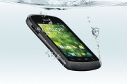 Водонепроницаемый и старомодный смартфон Kyocera Hydro Plus