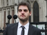 Британец избежал наказания за твит с шуткой о взрыве аэропорта