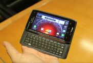 Смартфон Motorola Droid 4 показали почти официально