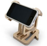 ICONICSTAND: оригинальная деревянная подставка для iPhone 4