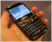 Pantech Link: телефон среднего уровня с QWERTY-клавиатурой