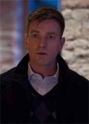 Эван МакГрегор едва не сломал руку о голову Джины Карано