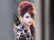 В новом фильме Ева Мендес превратилась в Эми Уайнхаус