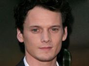 Антон Ельчин сыграет в комедии «Очень хорошие девочки»