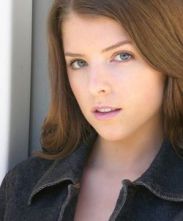 Анна Кендрик присматривается к романтической комедии