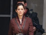 Марион Котийяр была замечена на съемочной площадки фильма под конвоем