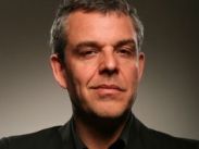 Дэнни Хьюстон подписался на "Медальон"