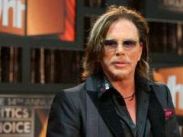 Микки Рурк для роли гея-регбиста лишится двух передних зубов